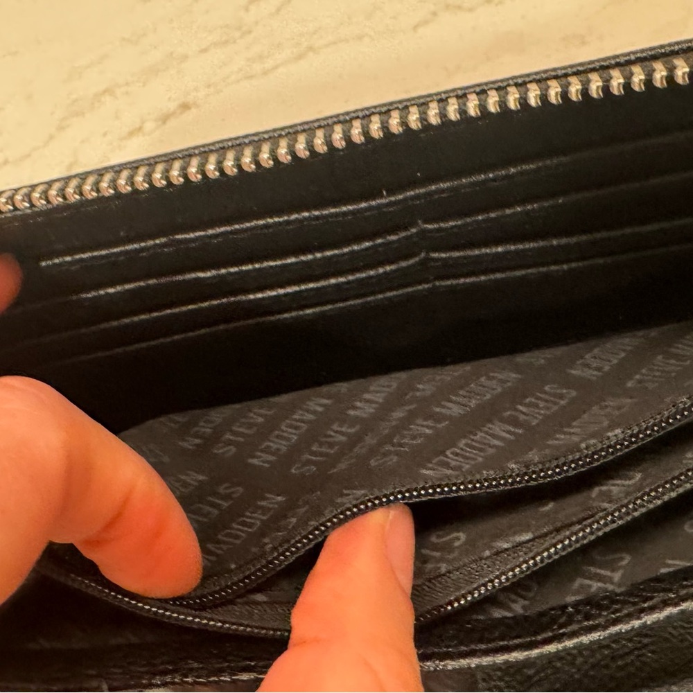 Steve Madden Black Zip-Around Wristlet Wallet Clutch – Multi-Card Organizer 🖤✨ - Picture 4 of 8